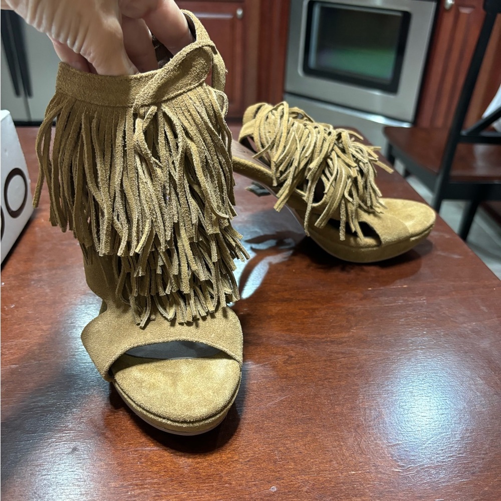 New Size 8.5 / 39 Aldo Romjue Suede Tassel Heels